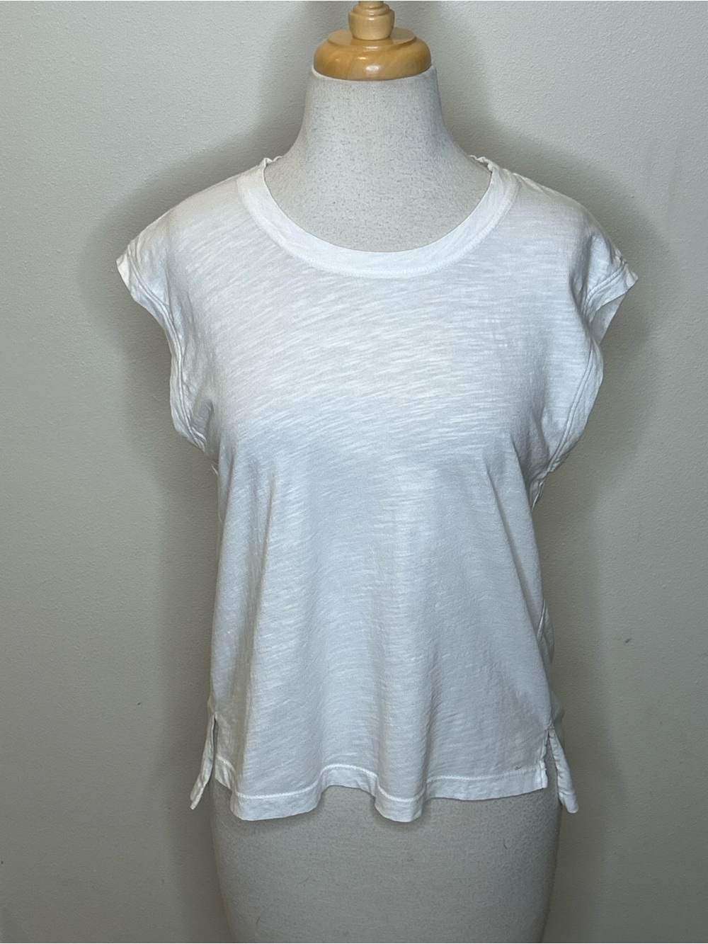 Rowan Women's White Cap Sleeve Crewneck Tee Size S